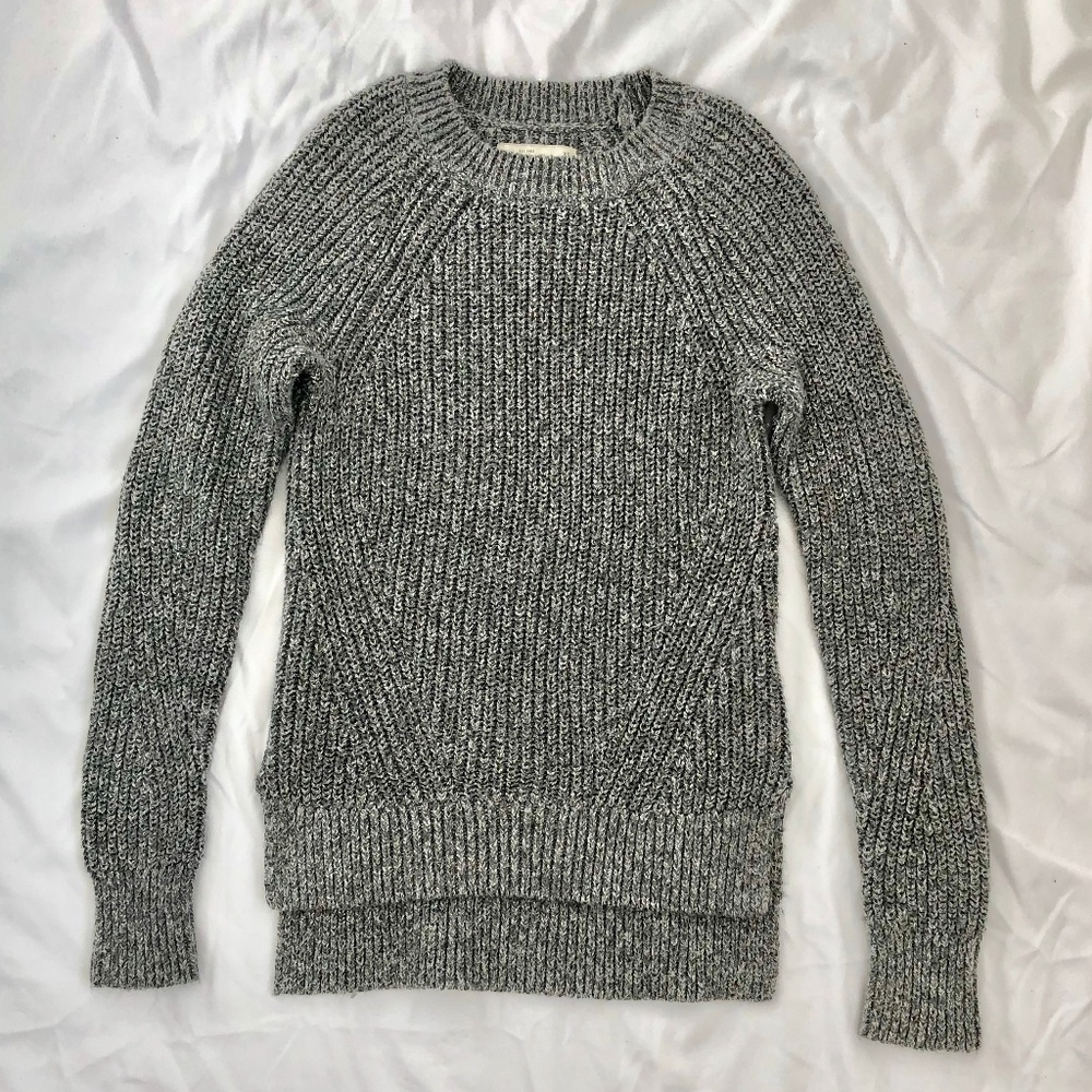 Abercrombie & Fitch Long Sleeve Sweater Gray in XS
